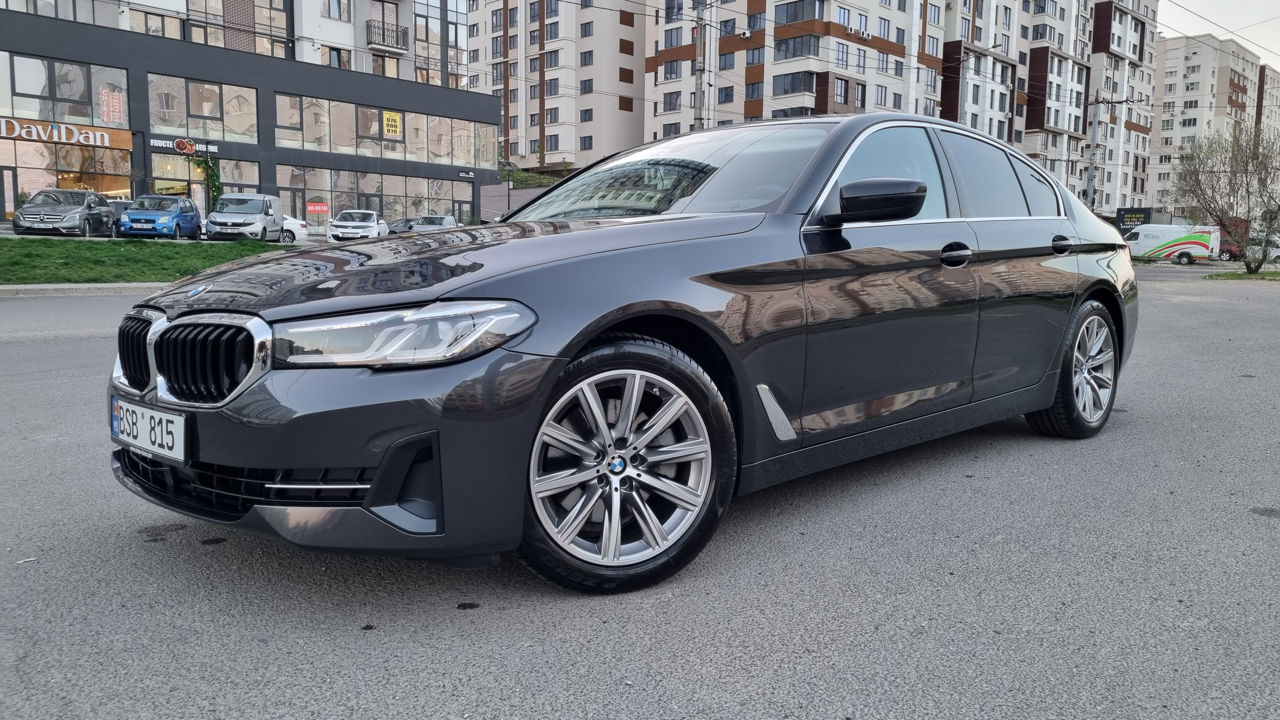 BMW 5 Series foto 1