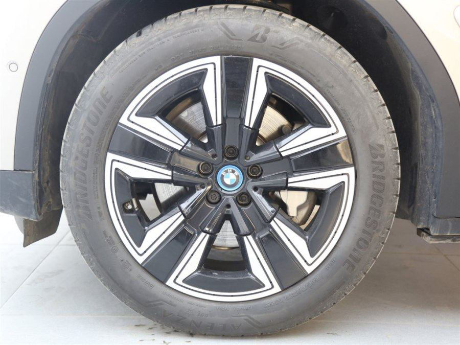 BMW iX3 foto 7