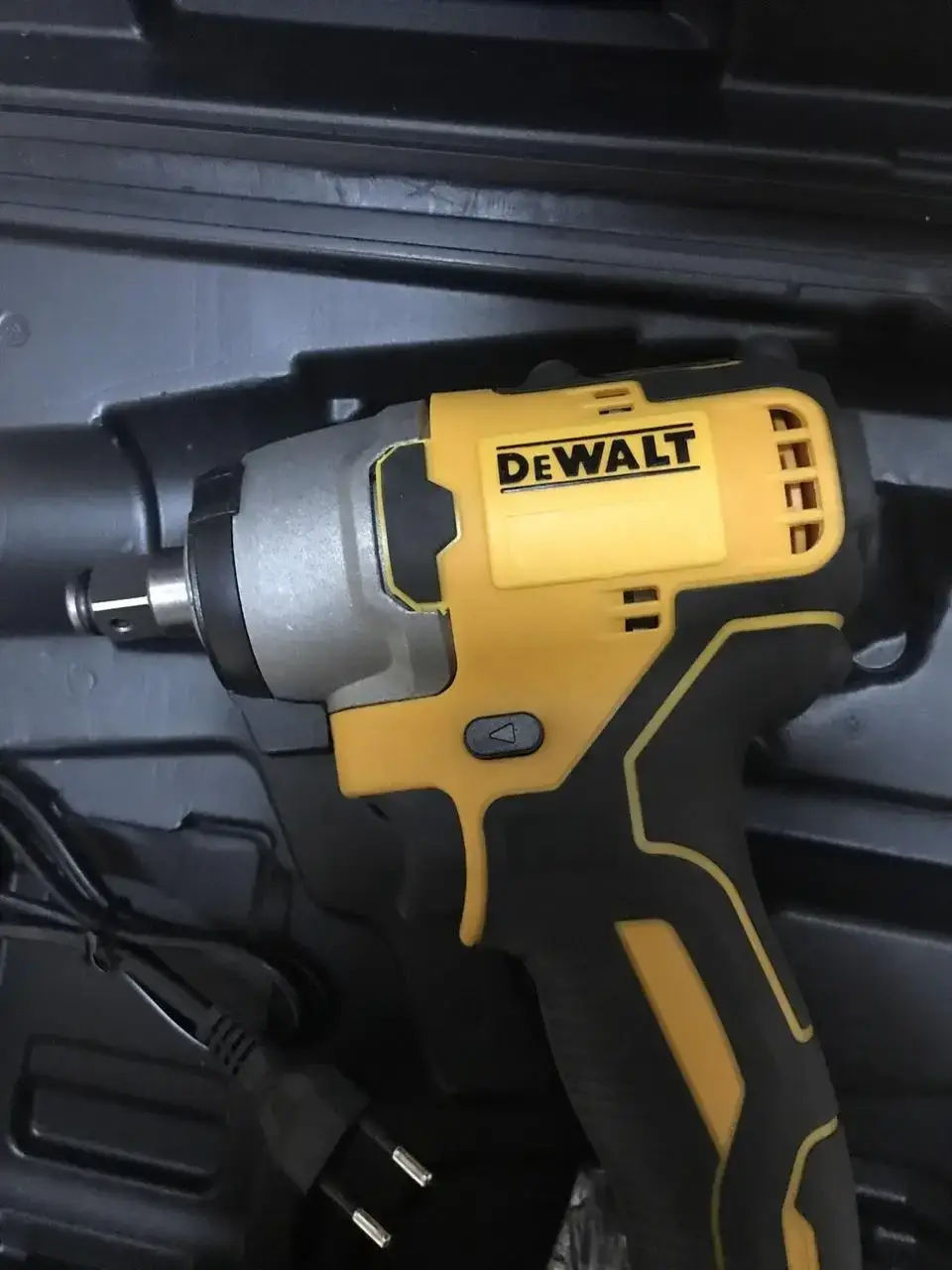 Шуруповерт DeWALT (24V 4A/h) Аккумуляторный гайковерт  24 вольт .