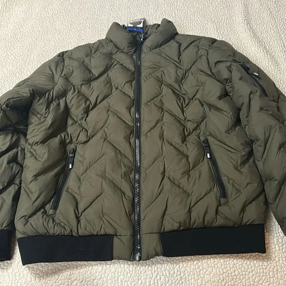 DKNY noua mar L foto 0