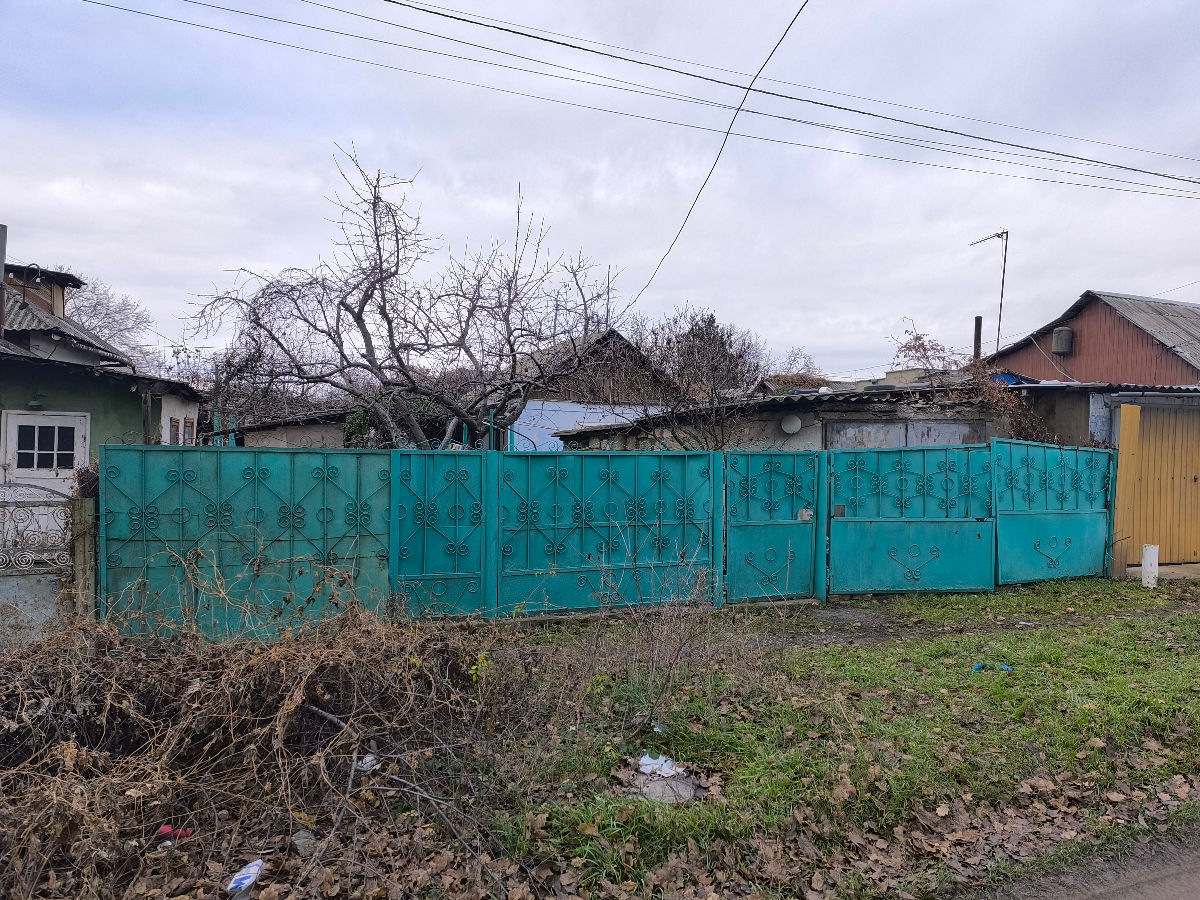 Продам Дом и пол дома на одном участке Возле 3 школы