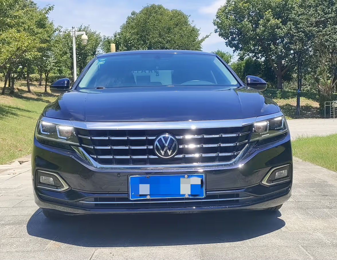 Volkswagen Passat foto 1