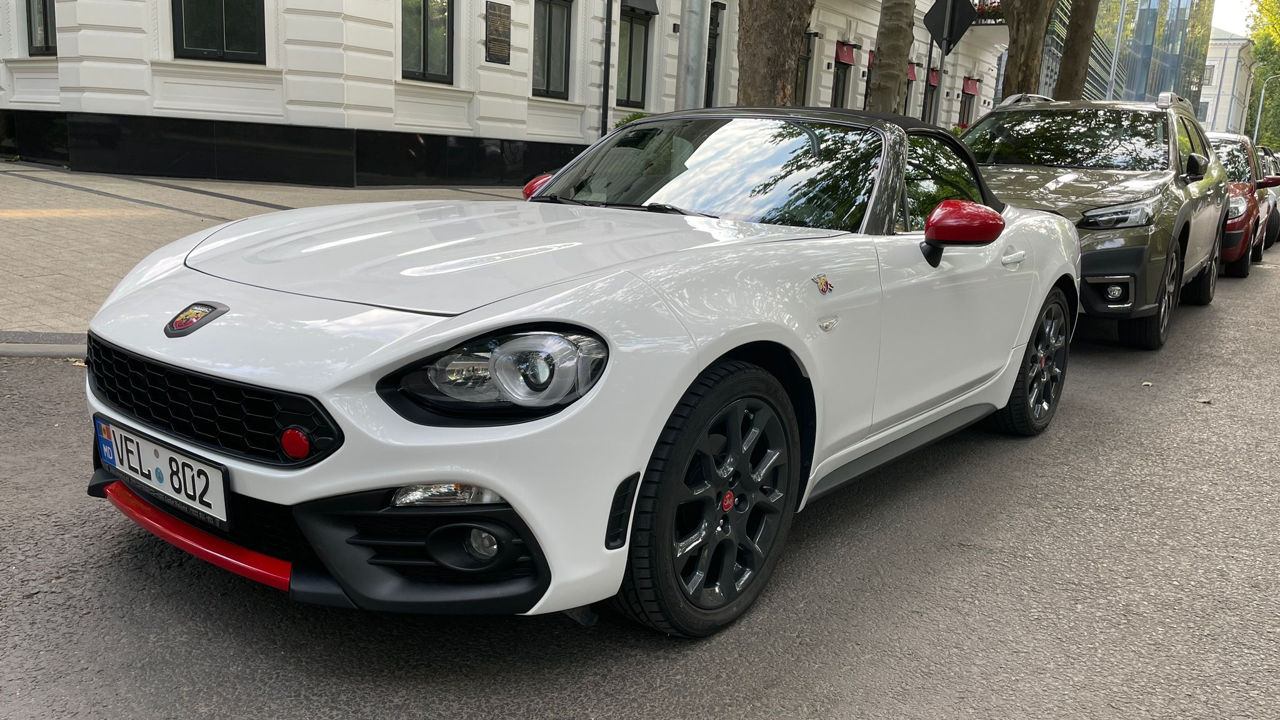 Abarth 124 Spider фото 2