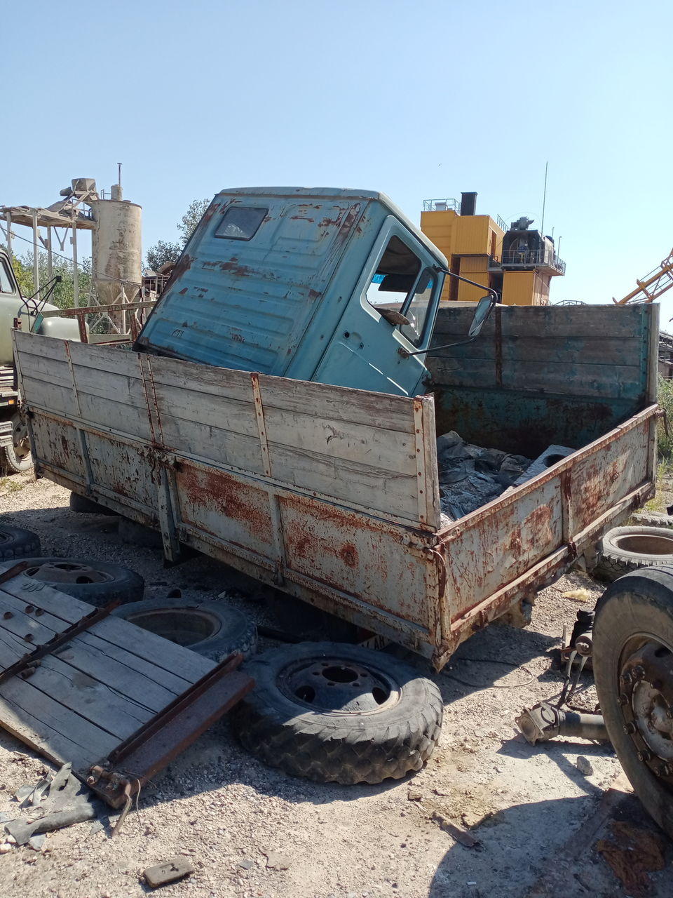 запчасти ЗИЛ 131 газ-66 камазы разные