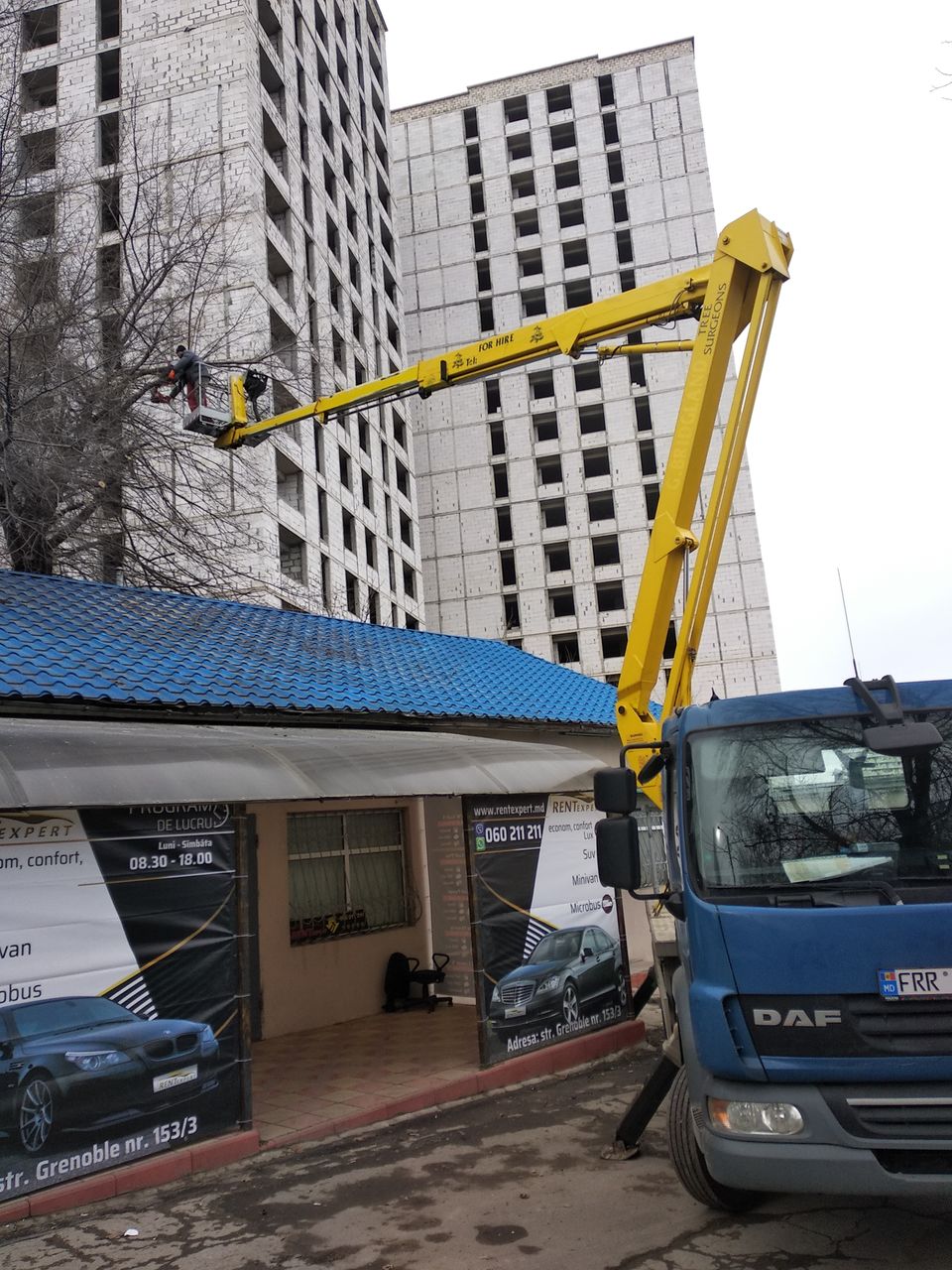 (вышка34m ,,autoturnuri).18m27mTaiem copaci cu benzopila, cu visca si fara. Пилим деревья..Молдова . foto 1