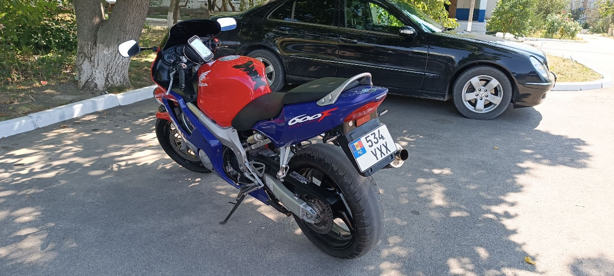 Honda CBR-600 F4 foto 6