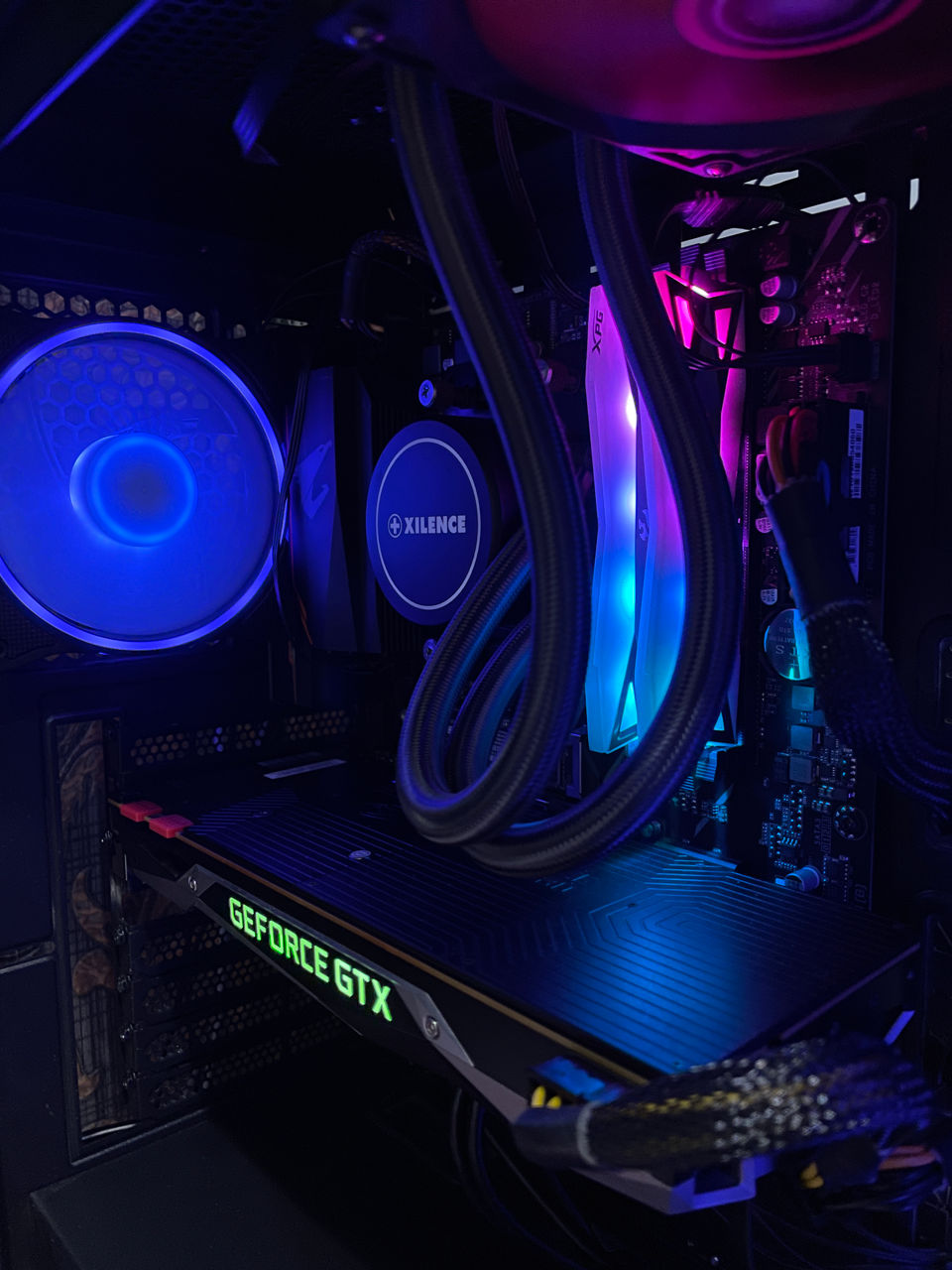 Продам мощный компьютер (RYZEN 7 3700X, GTX 1080 8GB FE)