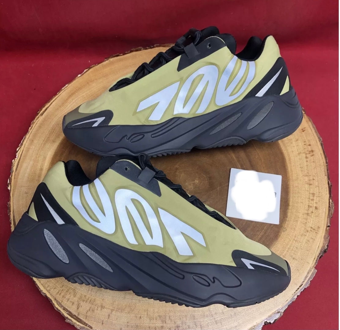 Adidas Yeezy Boost 700 foto 4