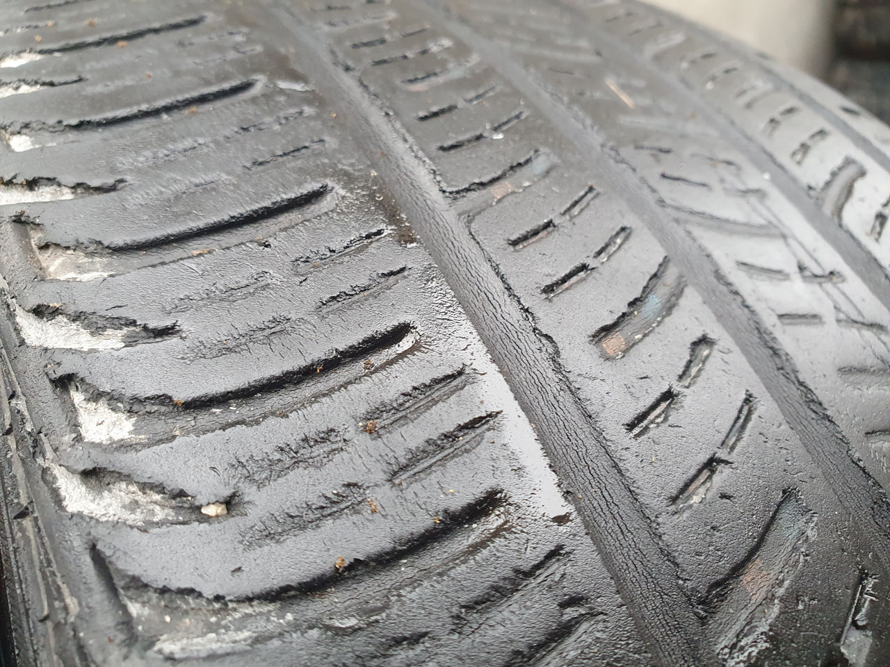 225/45/ R18- Continental. foto 7