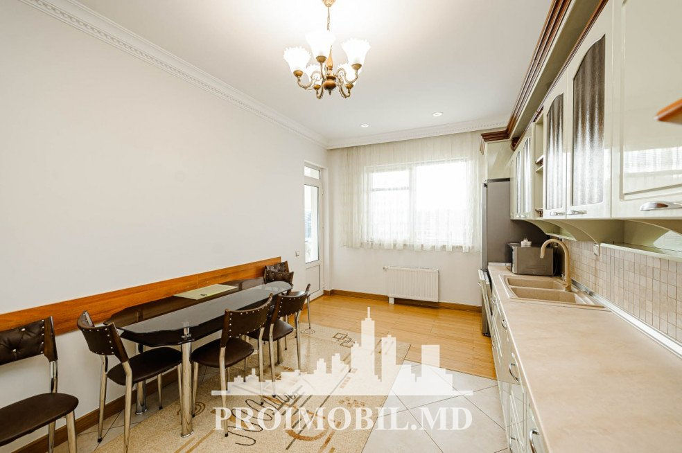 Apartament cu 3 camere, 149 m², Centru, Chișinău foto 2
