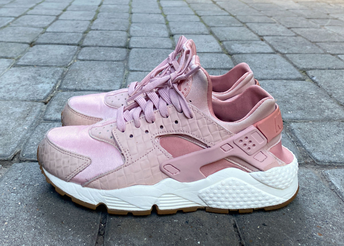 Air huarache run pink hotsell