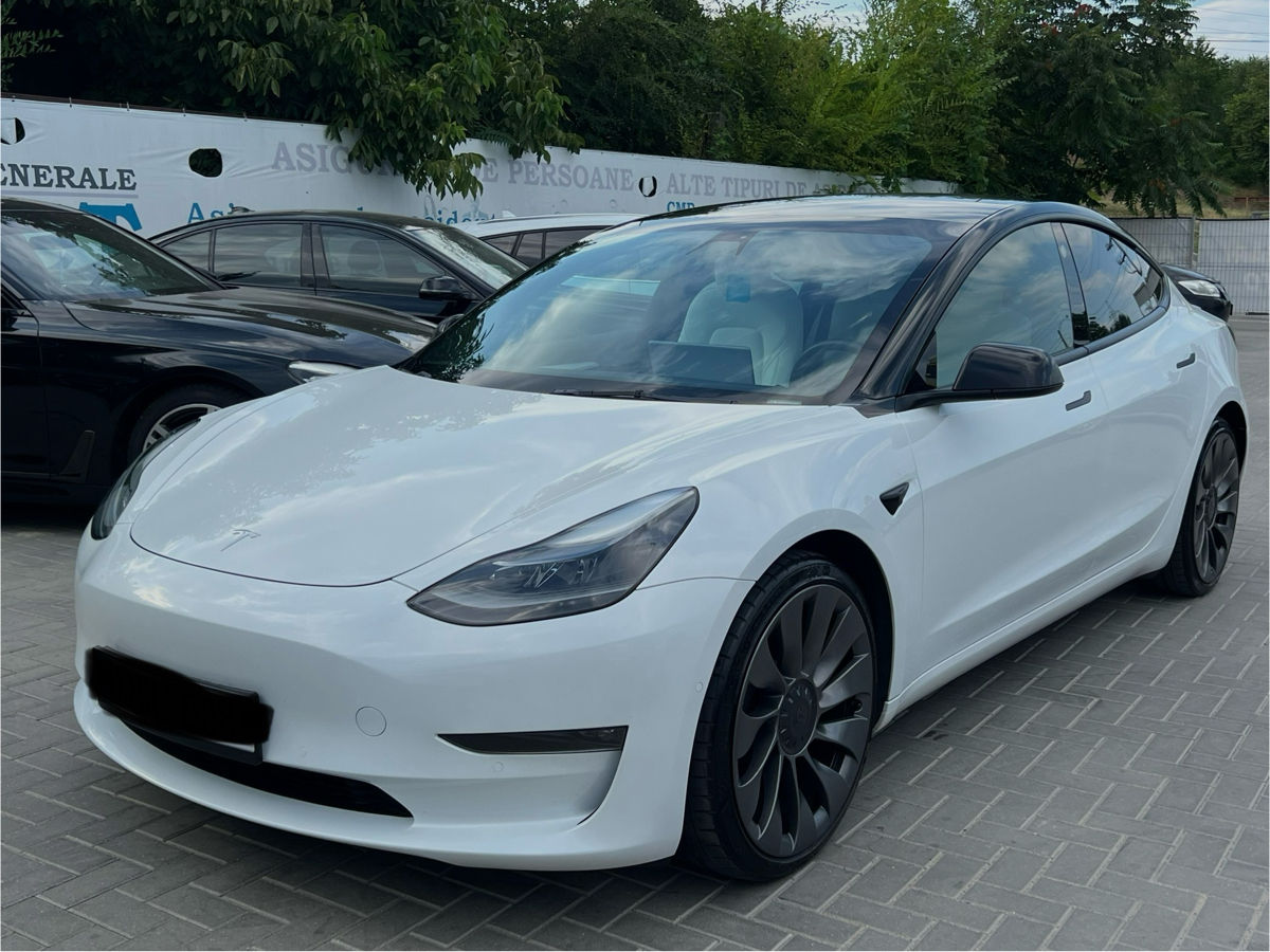 Tesla Model 3 foto 1