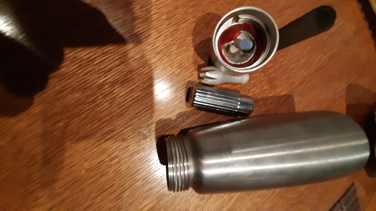 Сифон из нержавеющей стали для всбития кремов. Профессиональный