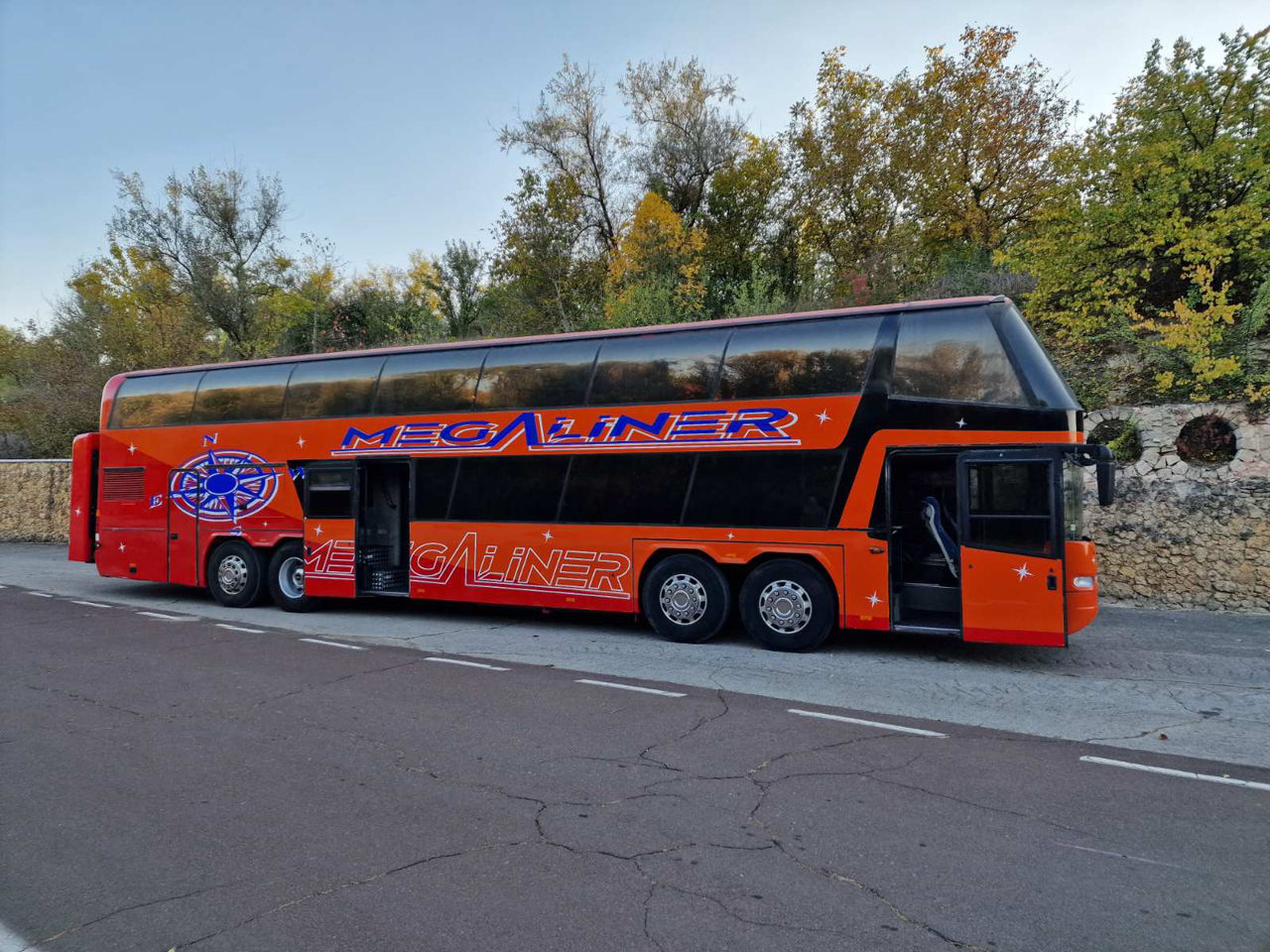 Neoplan 95 Locuri foto 2