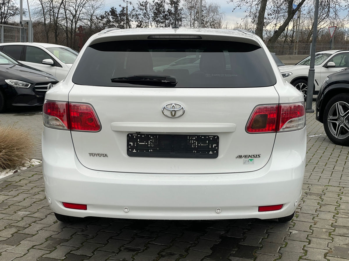 Toyota Avensis foto 4