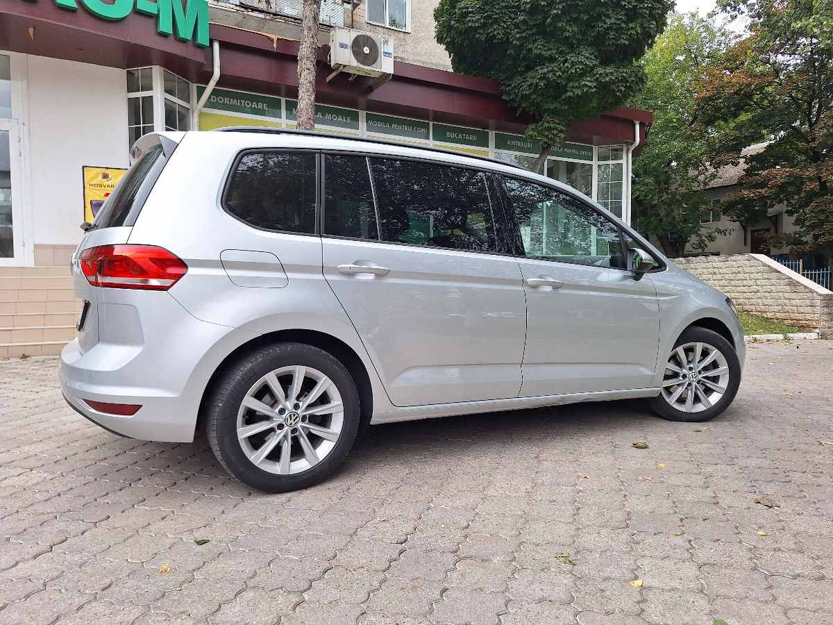 Volkswagen Touran foto 4