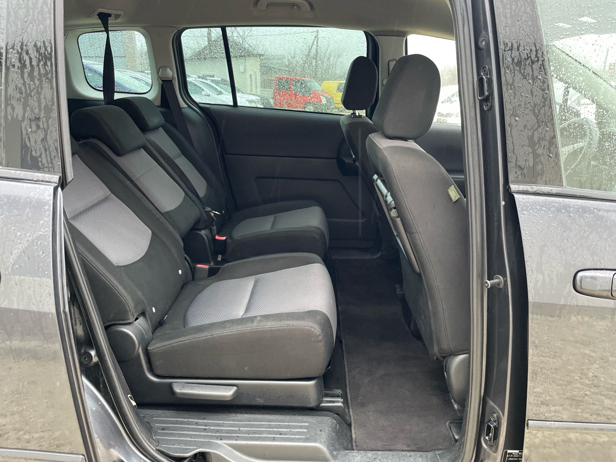 Mazda 5 фото 8