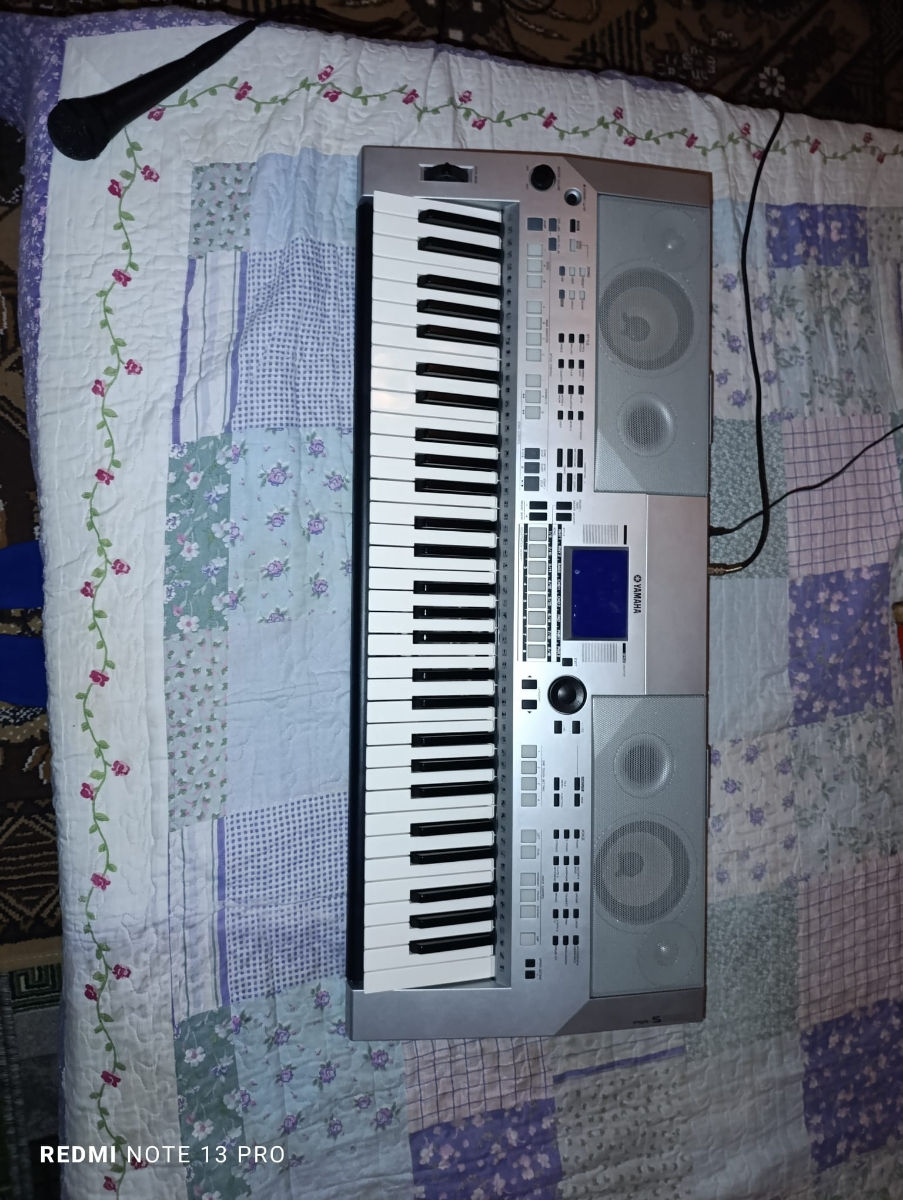 Yamaha psr s550 foto 0