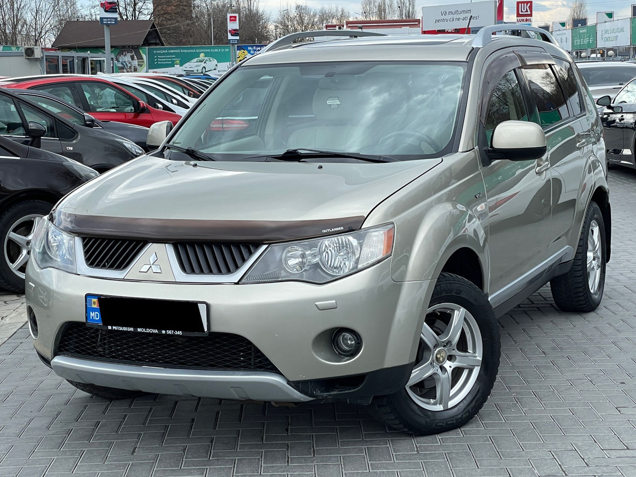 Mitsubishi Outlander foto 1