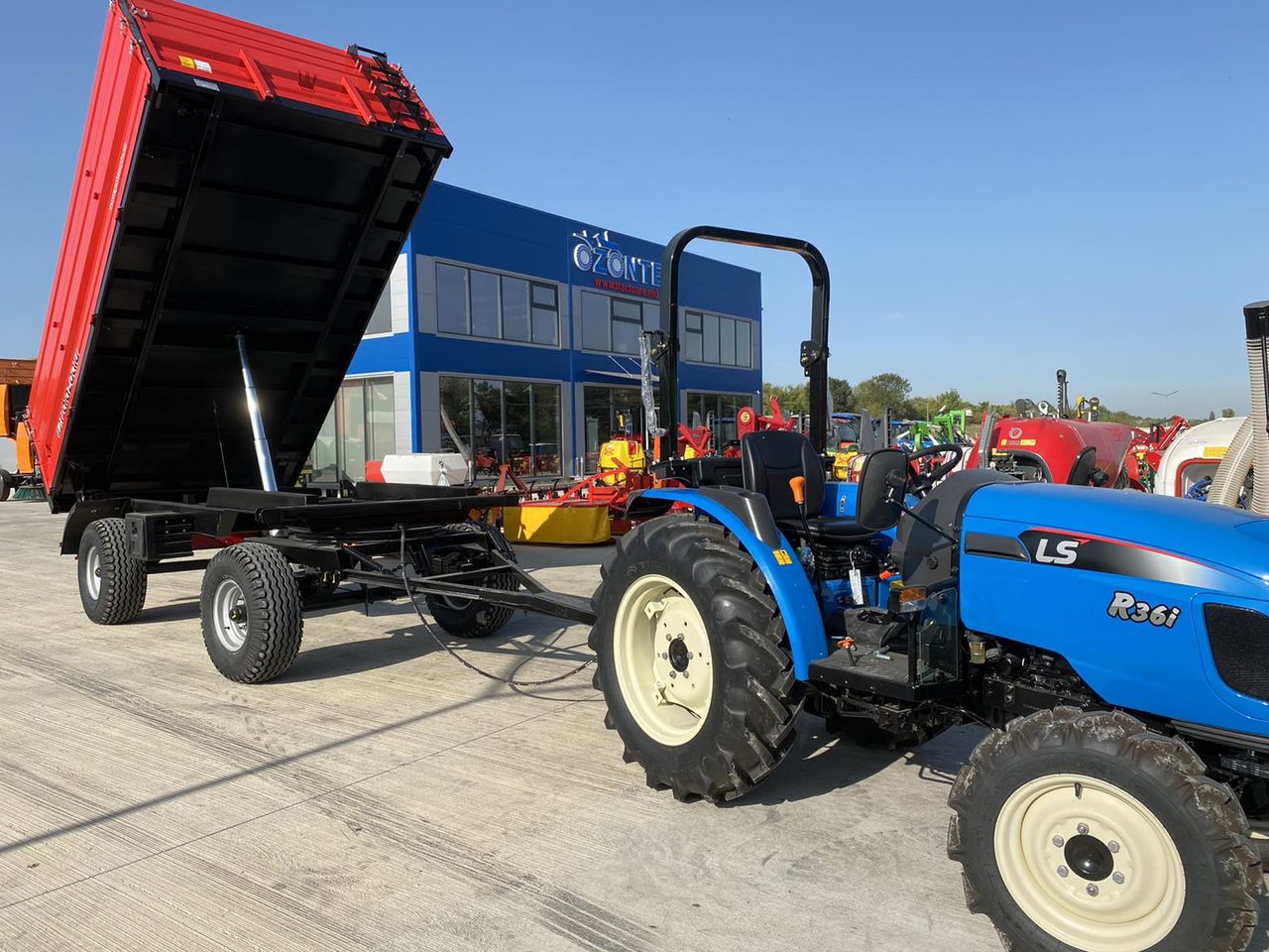 Se vinde tractor Leus R36i  si remorca Polazoglu cu doua axe basculabila in 3 parti!!! foto 2