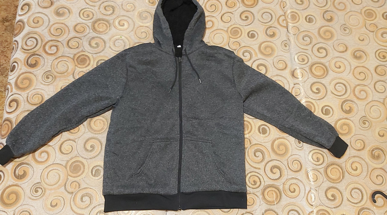 Новая тёплая кофта на молнии
