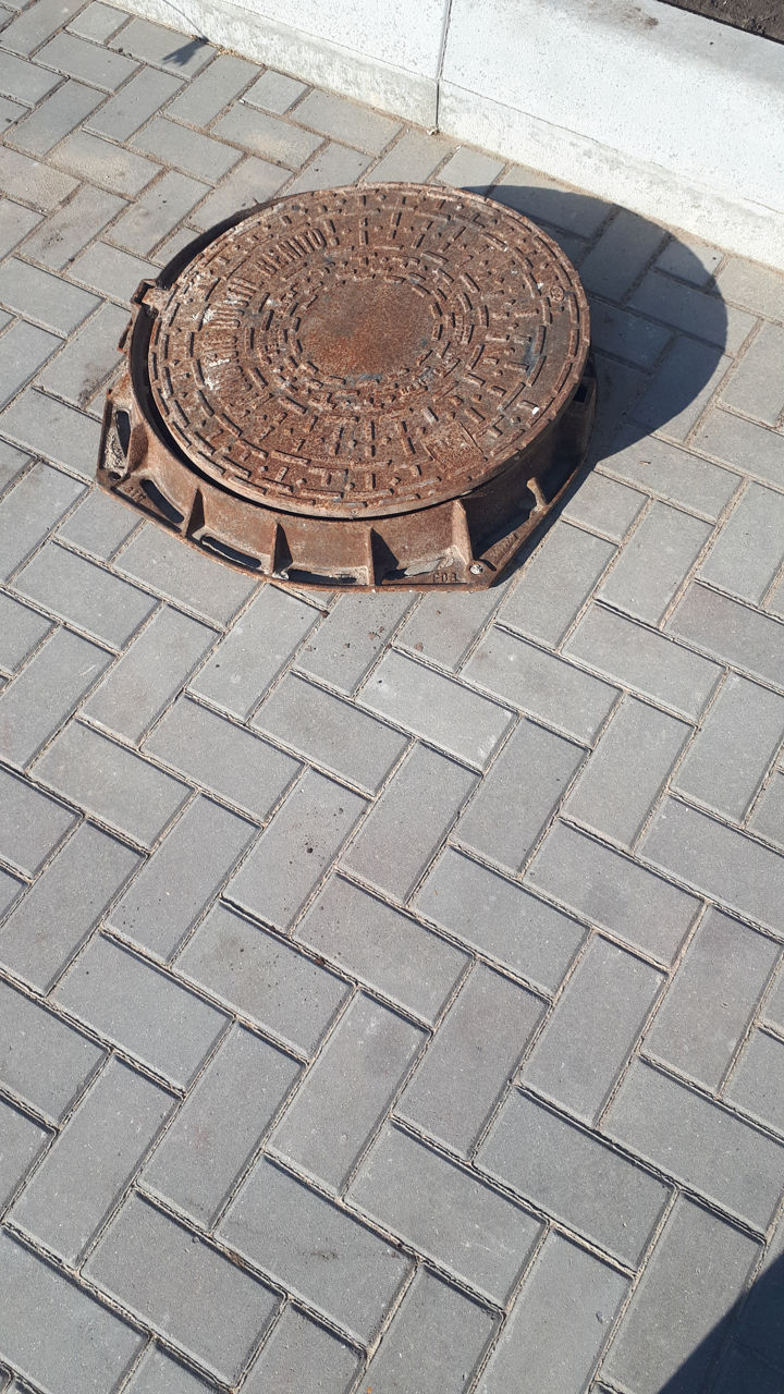 Люк канализационный чугунный