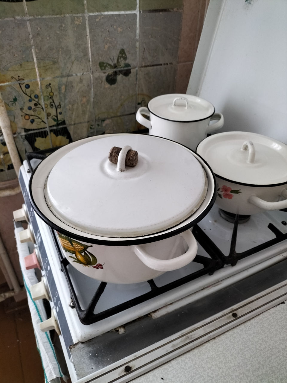 Продам кастрюли, миски, чашки, бидончики. не дорого!