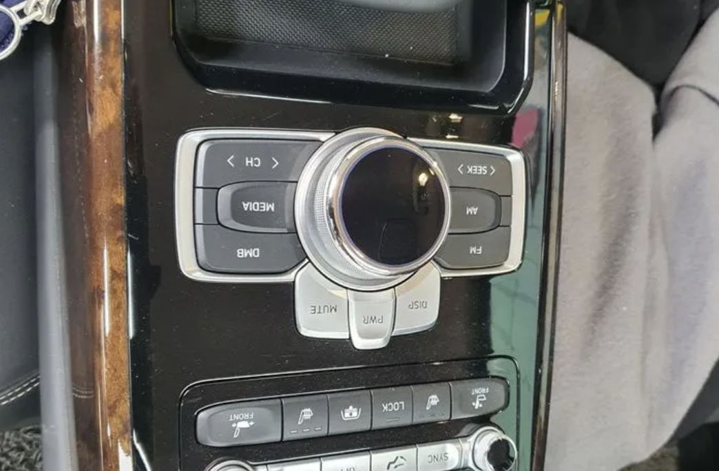 Genesis G90 foto 14