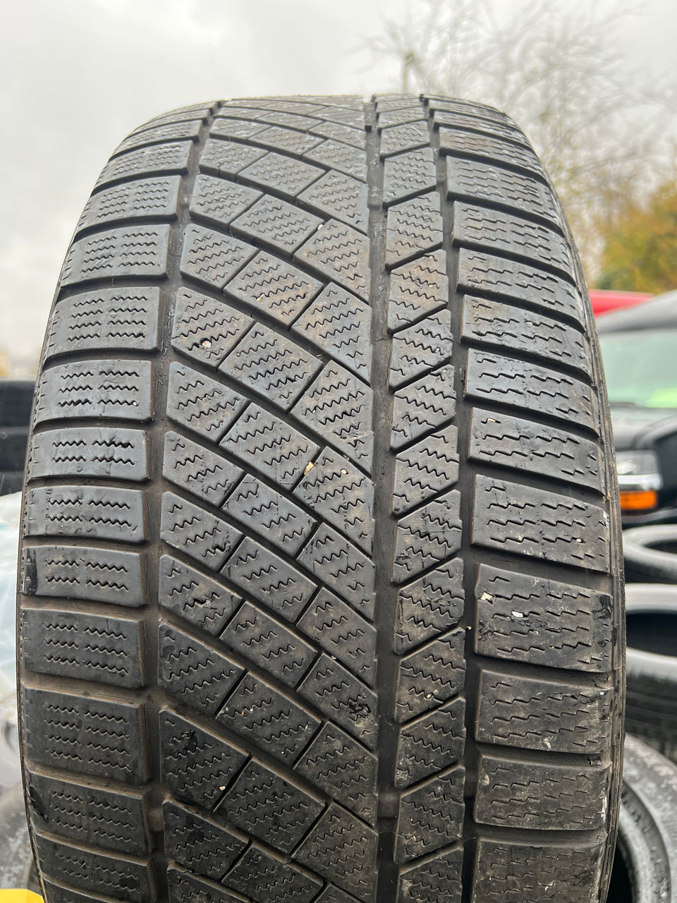 255/45r19