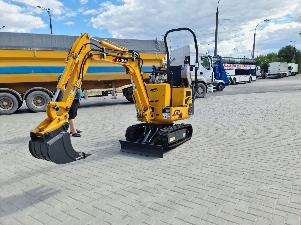 Миниэкскаватор miniexcavator