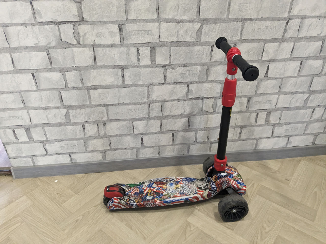 Складной самокат,регулировка по высоте руля,силиконовые колеса