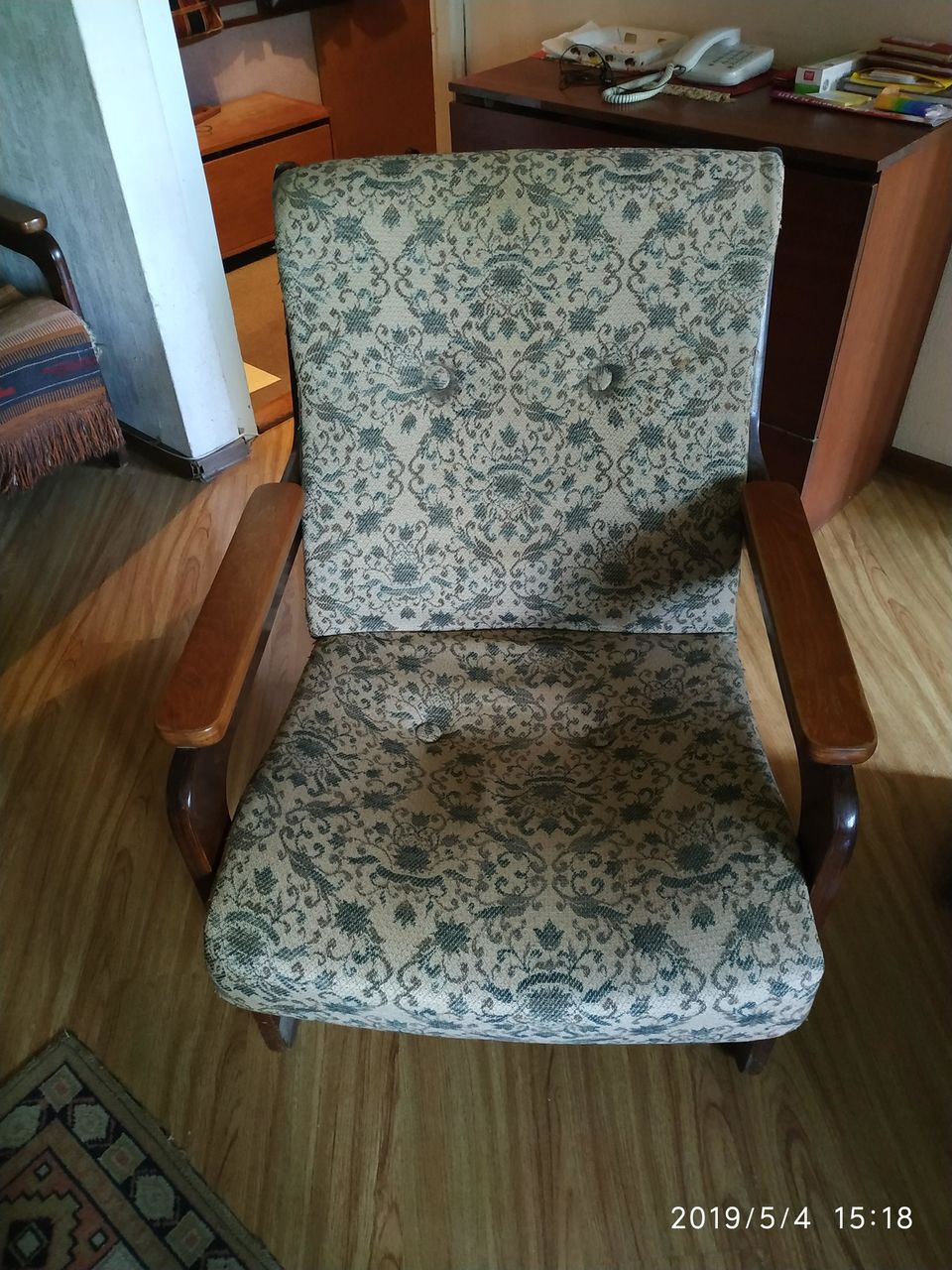 Куплю кресло б у москва. Продается кресло. Кресла б/у. Кресло раскладные даром. Кресло в хорошем состоянии.