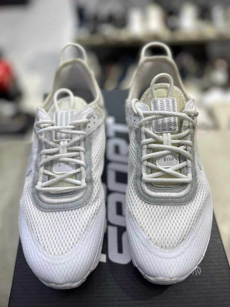 Adidasi Nike React Live  foto 2