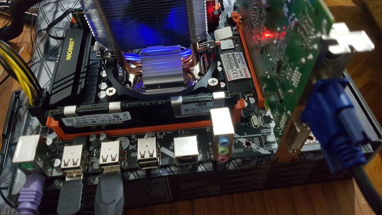 Intel Xeon E5-2650 V2 3.0Ghz ,RAM 16GB - 2500lei [nou,cutie]