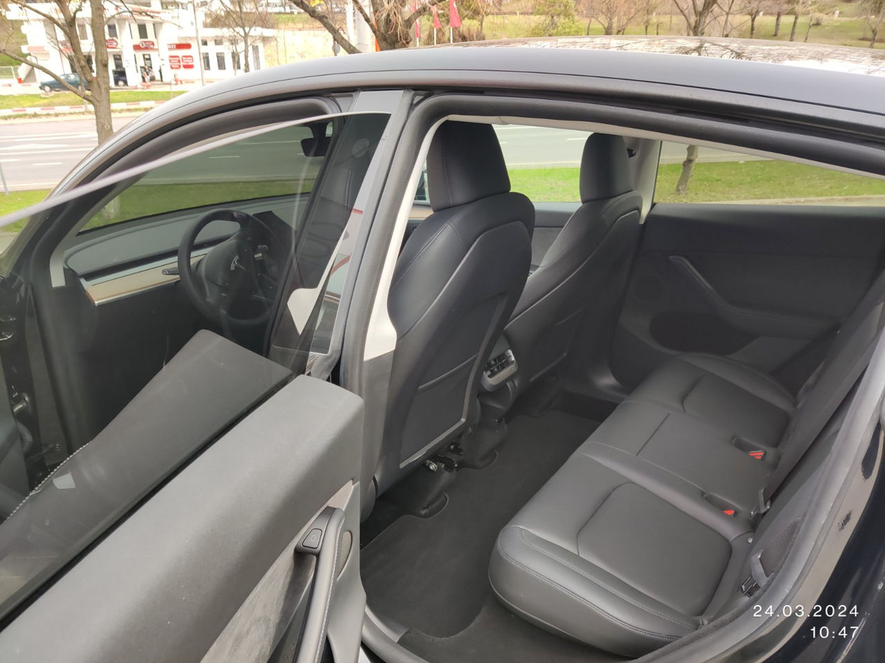 Tesla Model Y foto 4