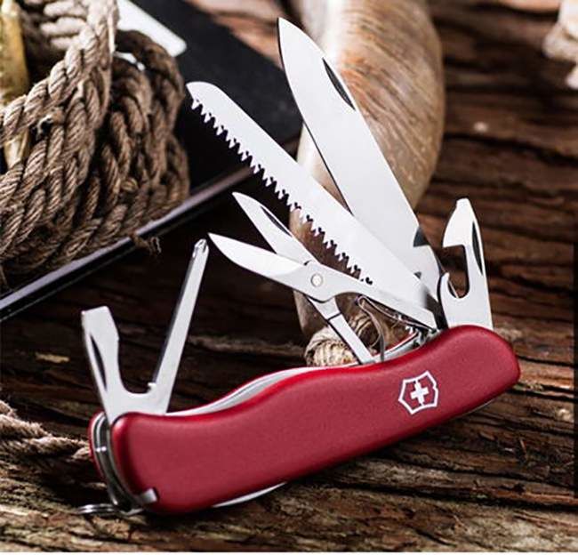 Продам многофункциональный Швейцарский нож Victorinox Outrider!