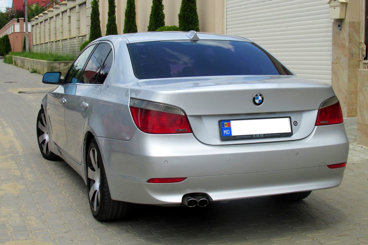 BMW 5 Series foto 0