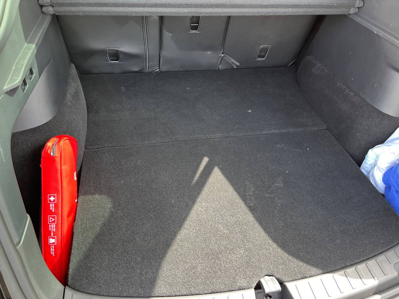 Tesla Model Y foto 16