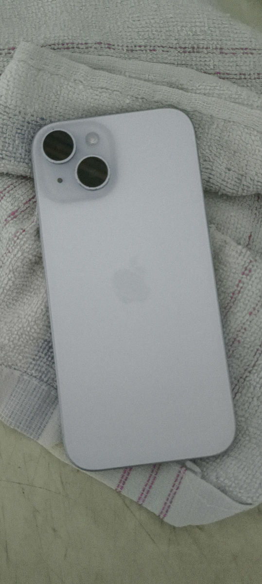 Vând iPhone 15 blocat pe iCloud
