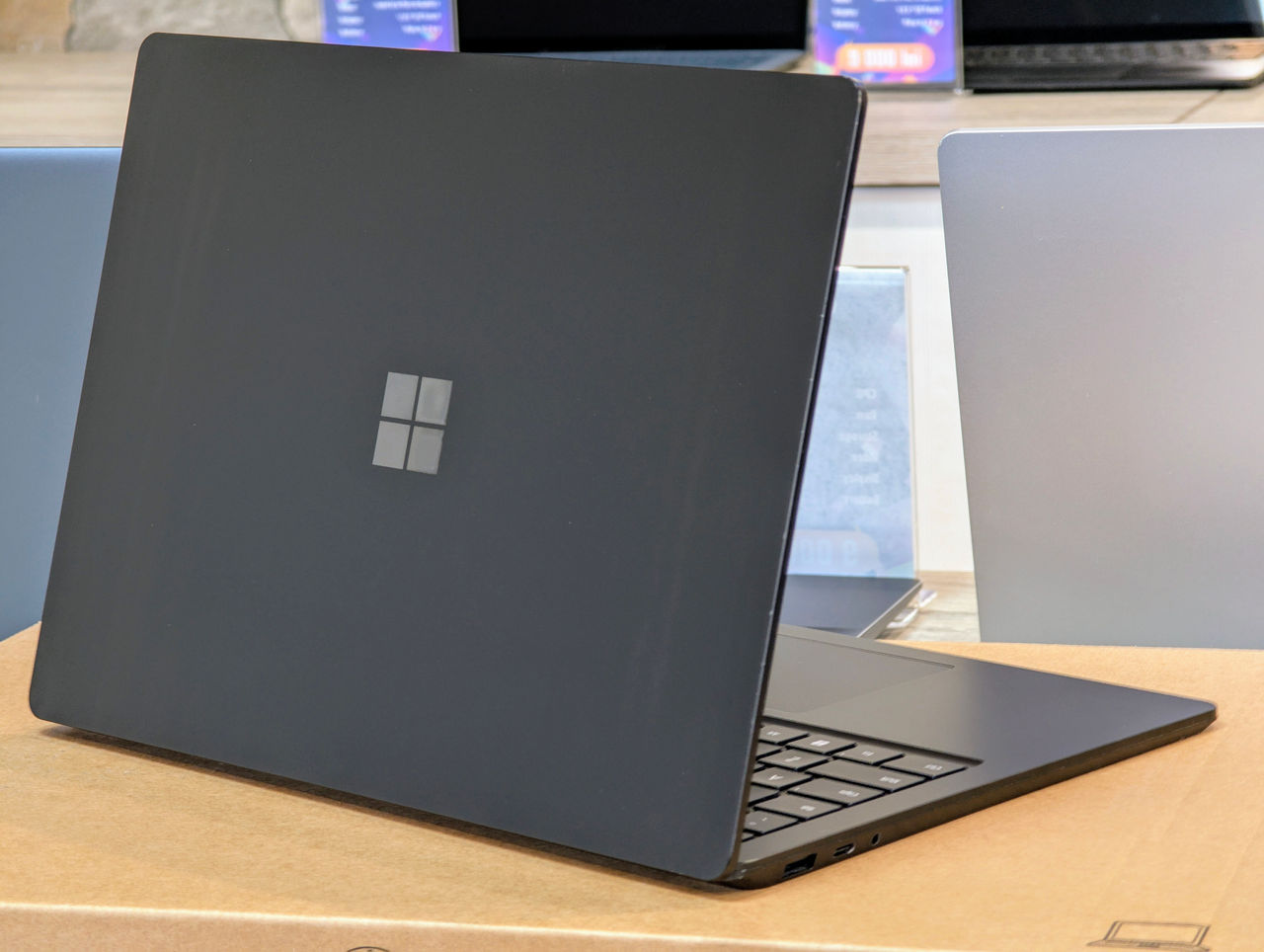 Microsoft Surface Laptop 4 (Core i7 1185G7/16Gb DDR4/256Gb SSD/13.5" PixelSense TouchScreen) фото 10