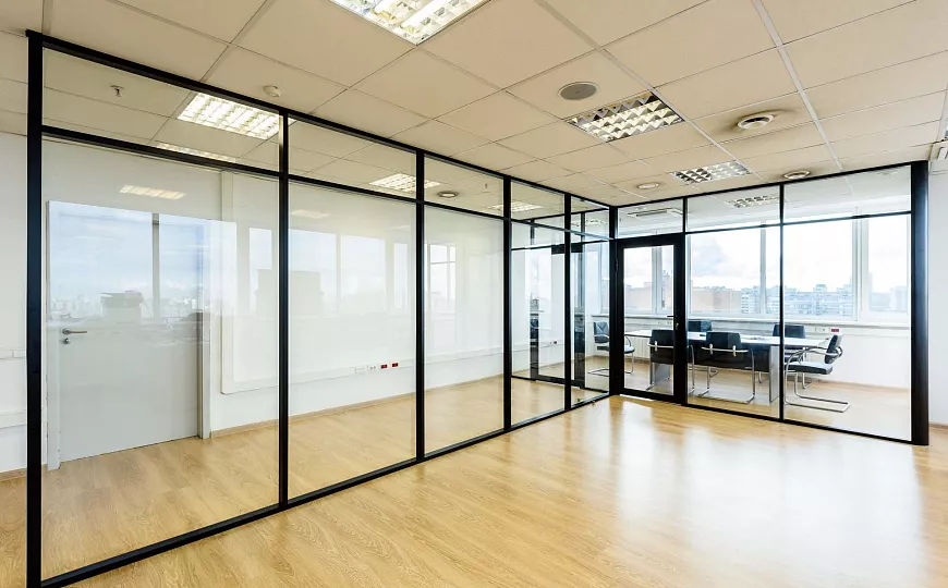 Pereti despartitor din PVC/aluminiu/sticla securizata.Перегородки из ПВХ/алюминия/стекла. foto 3