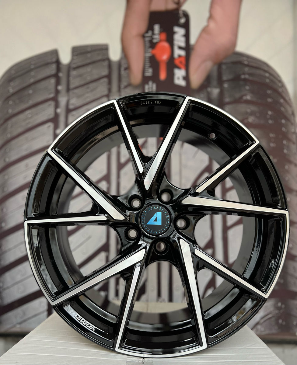 5x114.3 R19 Alutec Adx01 foto 0