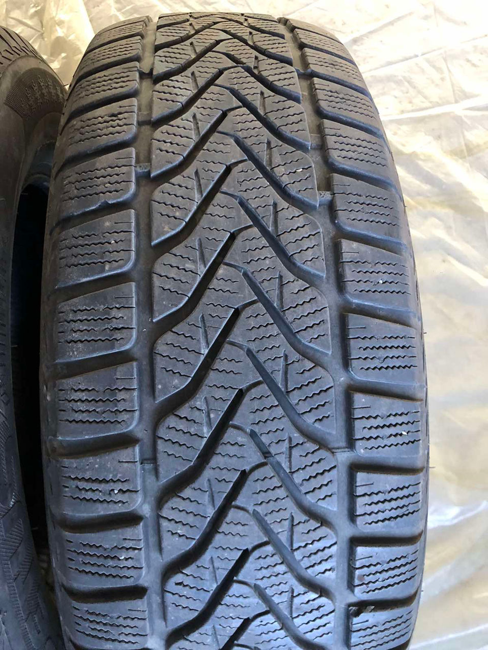 Lassa зимние 235/65 r17. 1 сезон проехала. 90% протектор foto 5