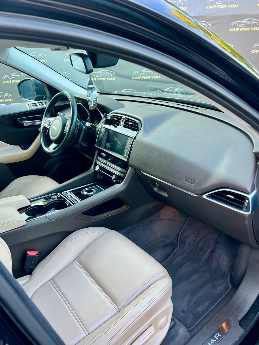 Jaguar F-PACE foto 6