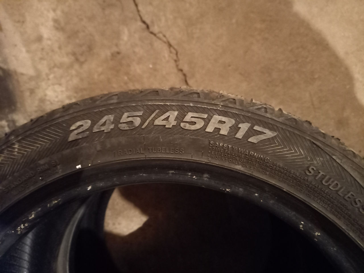245/45 R17