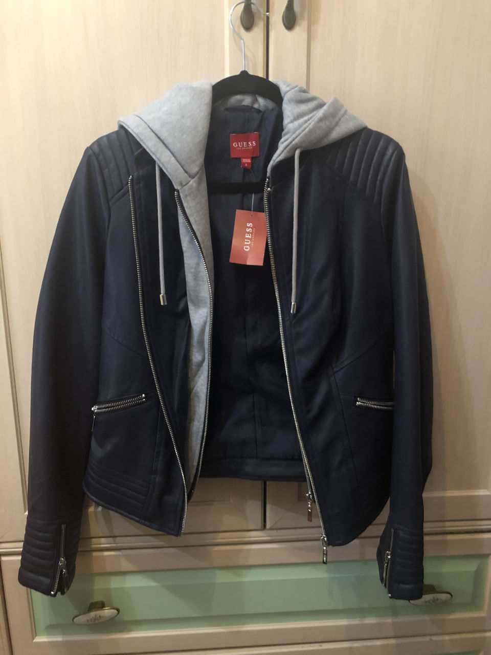 Новая куртка Guess