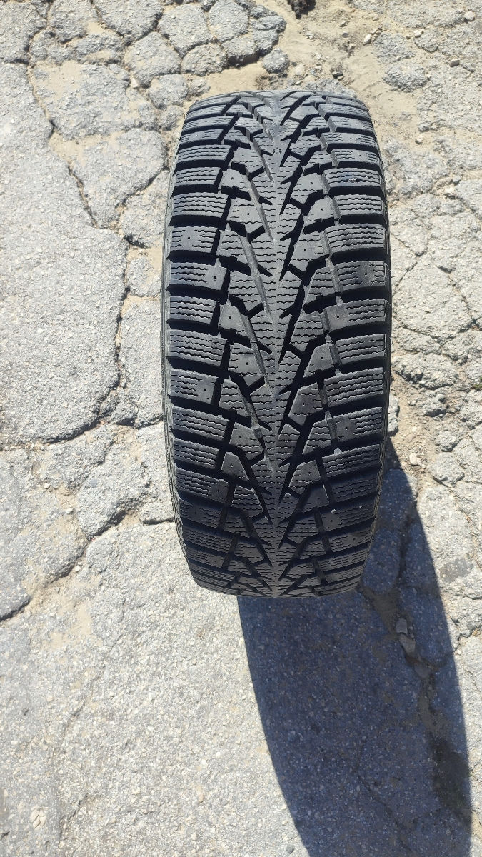 Vind anvelope de iarna MAXXIS, 205/55 R16. Stare buna. foto 2