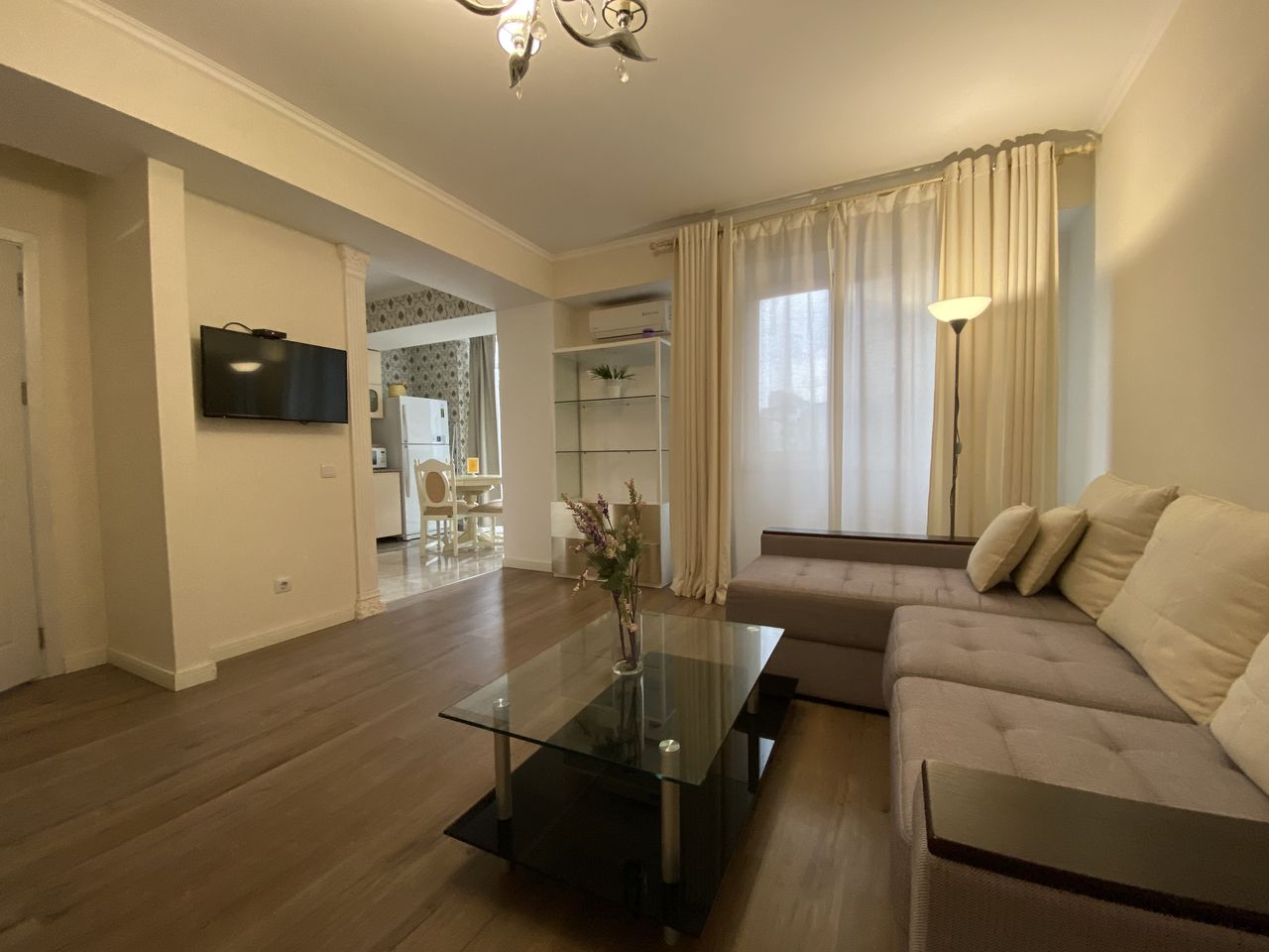 Apartament cu 2 camere, 55 m², Centru, Chișinău foto 2