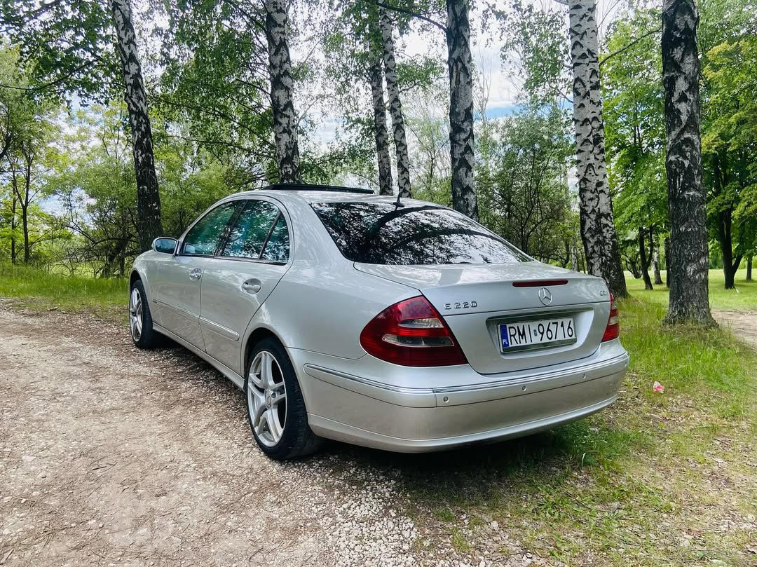 Mercedes E-Class фото 0