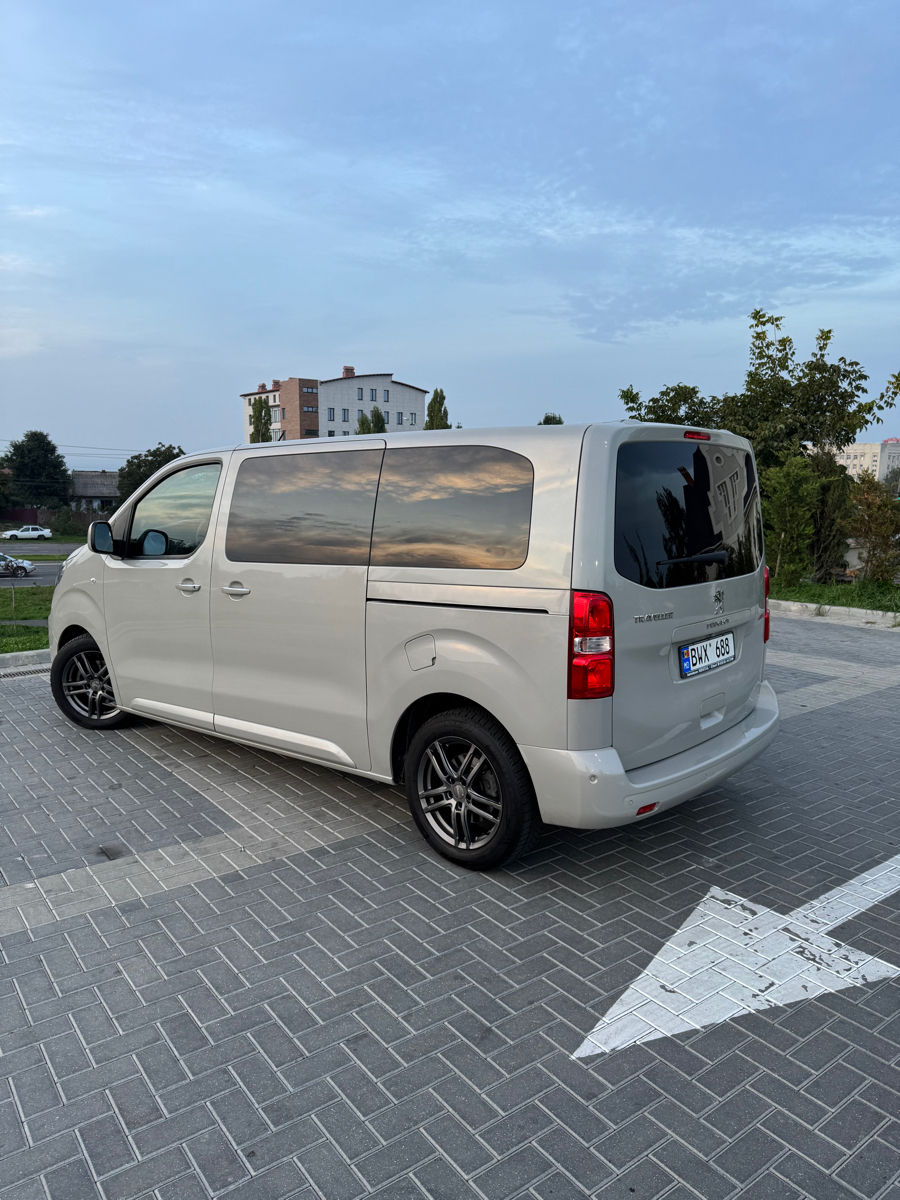 Peugeot Traveller foto 1